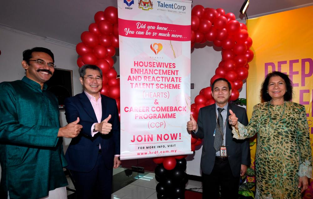 Ministry of Human Resources Secretary Datuk Amir Omar (2nd from R) launches the Hearts initiative and Career Comeback programme in conjunction with the EPF’s Deepavali 2019 Celebration at Wisma HRDF today. - Bernama